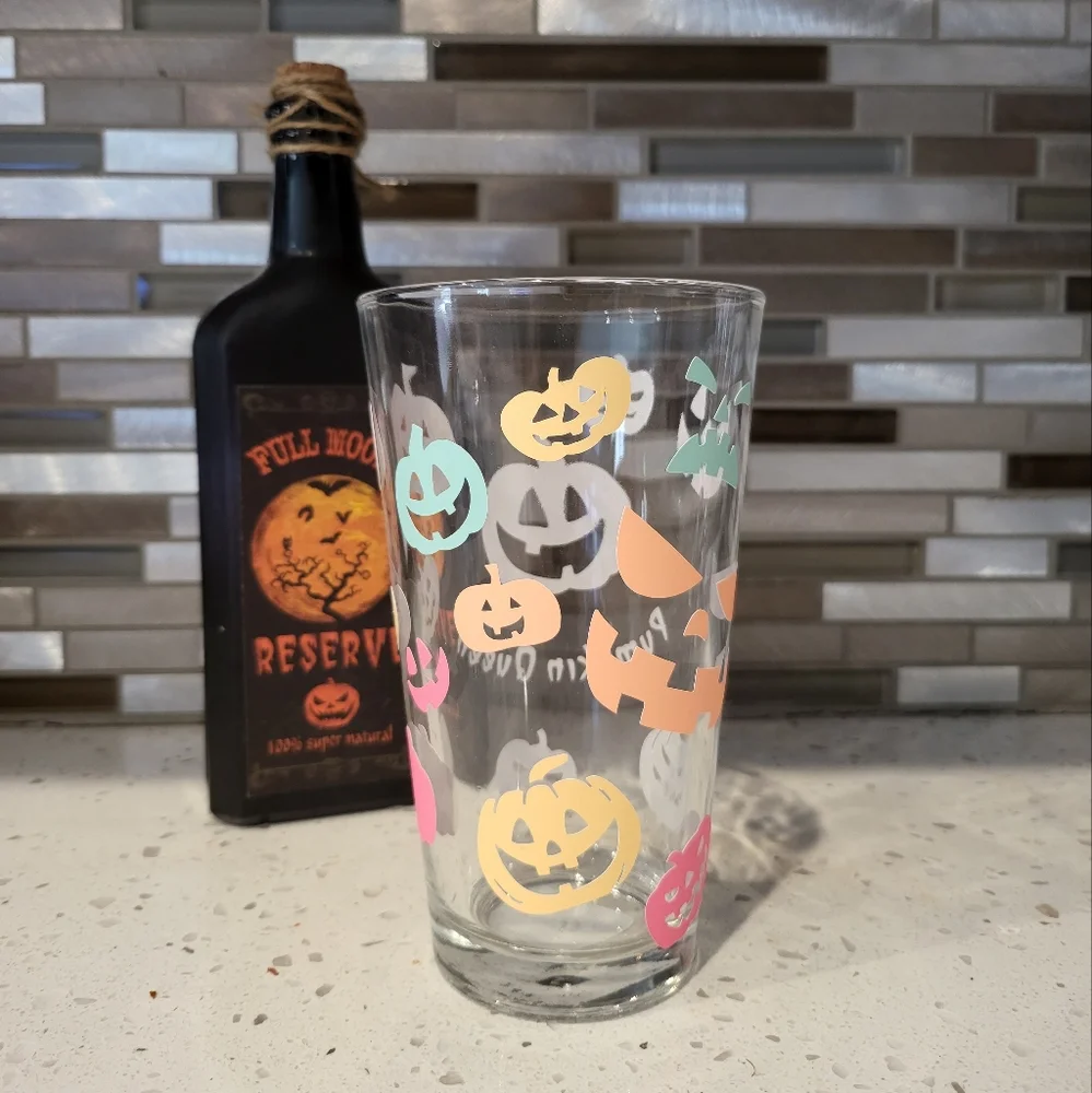 Pumpkin Queen Glow in the Dark Glass - Picture 4 of 4